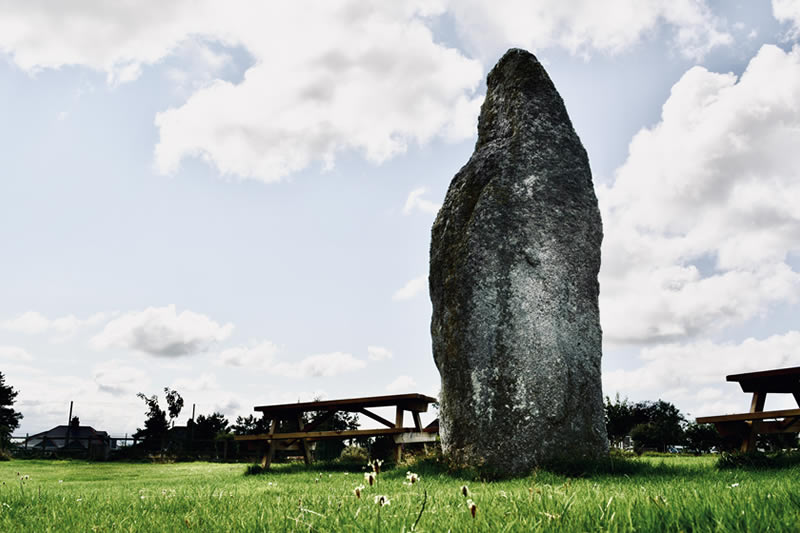 GWALLON MENHIR